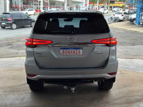 TOYOTA Hilux SW4 2.8 16V 4P SRX 4X4 7 LUGARES TURBO DIESEL AUTOMÁTICO, Foto 6 TOYOTA Hilux SW4 2.8 16V 4P SRX 4X4 7 LUGARES TURBO DIESEL AUTOMÁTICO, Foto 6