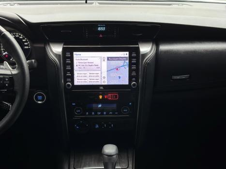 TOYOTA Hilux SW4 2.8 16V 4P SRX 4X4 7 LUGARES TURBO DIESEL AUTOMÁTICO, Foto 11 TOYOTA Hilux SW4 2.8 16V 4P SRX 4X4 7 LUGARES TURBO DIESEL AUTOMÁTICO, Foto 11