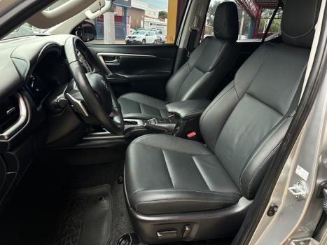 TOYOTA Hilux SW4 2.8 16V 4P SRX 4X4 7 LUGARES TURBO DIESEL AUTOMÁTICO, Foto 13 TOYOTA Hilux SW4 2.8 16V 4P SRX 4X4 7 LUGARES TURBO DIESEL AUTOMÁTICO, Foto 13