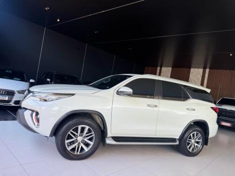 TOYOTA Hilux SW4 2.8 4P SRX 4X4 TURBO DIESEL AUTOMTICO, Foto 4