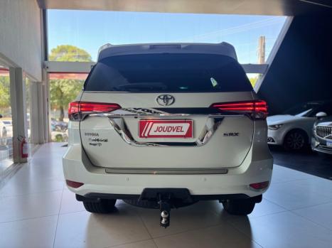 TOYOTA Hilux SW4 2.8 4P SRX 4X4 TURBO DIESEL AUTOMTICO, Foto 5