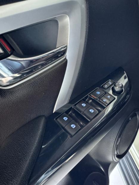 TOYOTA Hilux SW4 2.8 4P SRX 4X4 TURBO DIESEL AUTOMTICO, Foto 8