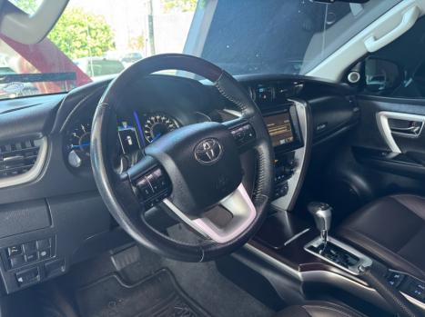 TOYOTA Hilux SW4 2.8 4P SRX 4X4 TURBO DIESEL AUTOMTICO, Foto 9