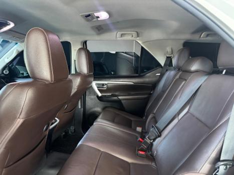 TOYOTA Hilux SW4 2.8 4P SRX 4X4 TURBO DIESEL AUTOMTICO, Foto 10