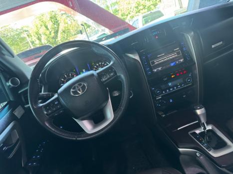 TOYOTA Hilux SW4 2.8 4P SRX 4X4 TURBO DIESEL AUTOMTICO, Foto 12