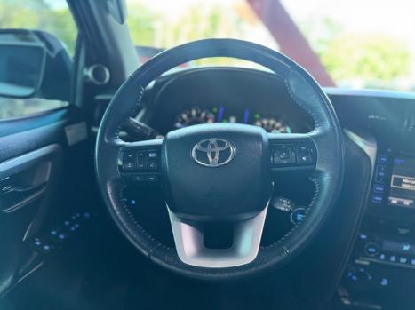 TOYOTA Hilux SW4 2.8 4P SRX 4X4 TURBO DIESEL AUTOMTICO, Foto 13