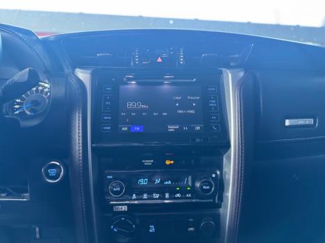 TOYOTA Hilux SW4 2.8 4P SRX 4X4 TURBO DIESEL AUTOMTICO, Foto 16