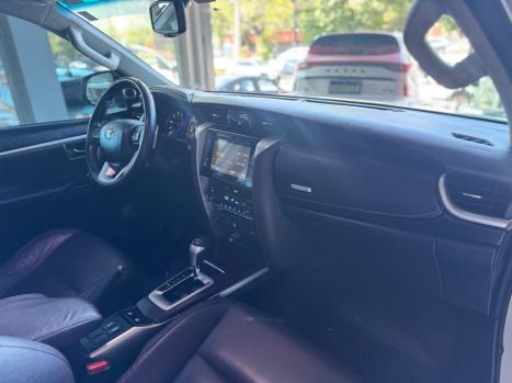 TOYOTA Hilux SW4 2.8 4P SRX 4X4 TURBO DIESEL AUTOMTICO, Foto 17