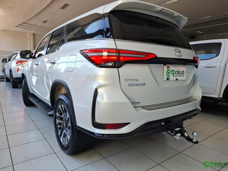 TOYOTA Hilux SW4 2.8 16V 4P SRX 4X4 7 LUGARES TURBO DIESEL AUTOMTICO, Foto 2