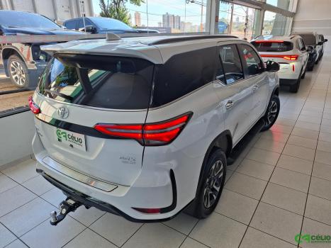 TOYOTA Hilux SW4 2.8 16V 4P SRX 4X4 7 LUGARES TURBO DIESEL AUTOMTICO, Foto 3