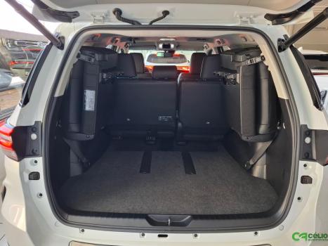 TOYOTA Hilux SW4 2.8 16V 4P SRX 4X4 7 LUGARES TURBO DIESEL AUTOMTICO, Foto 5