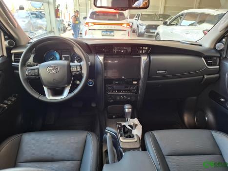 TOYOTA Hilux SW4 2.8 16V 4P SRX 4X4 7 LUGARES TURBO DIESEL AUTOMTICO, Foto 7