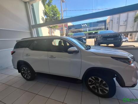 TOYOTA Hilux SW4 2.8 16V 4P SRX 4X4 7 LUGARES TURBO DIESEL AUTOMTICO, Foto 9