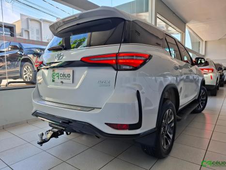 TOYOTA Hilux SW4 2.8 16V 4P SRX 4X4 7 LUGARES TURBO DIESEL AUTOMTICO, Foto 10