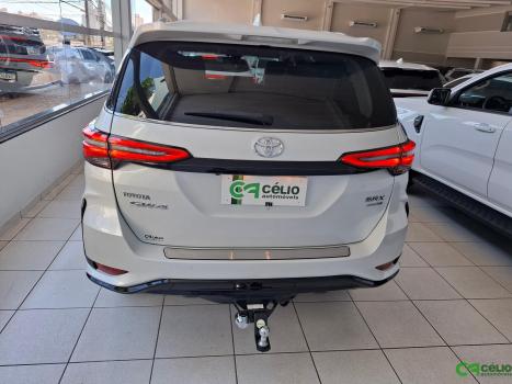 TOYOTA Hilux SW4 2.8 16V 4P SRX 4X4 7 LUGARES TURBO DIESEL AUTOMTICO, Foto 11