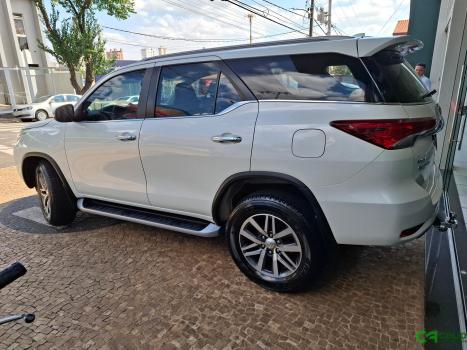 TOYOTA Hilux SW4 2.8 4P SRX 4X4 TURBO DIESEL AUTOMTICO, Foto 10