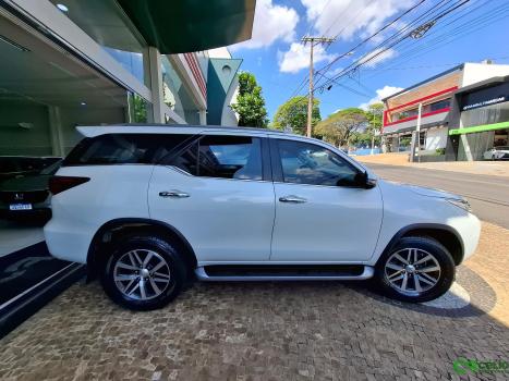TOYOTA Hilux SW4 2.8 4P SRX 4X4 TURBO DIESEL AUTOMTICO, Foto 12