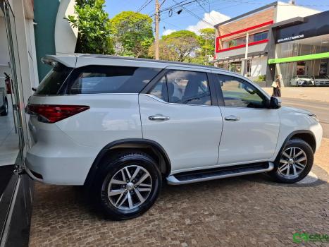 TOYOTA Hilux SW4 2.8 4P SRX 4X4 TURBO DIESEL AUTOMTICO, Foto 15