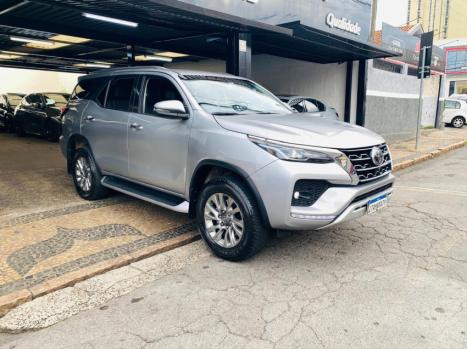 TOYOTA Hilux SW4 2.8 16V 4P SRX 4X4 7 LUGARES TURBO DIESEL AUTOMTICO, Foto 3