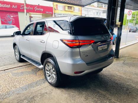 TOYOTA Hilux SW4 2.8 16V 4P SRX 4X4 7 LUGARES TURBO DIESEL AUTOMTICO, Foto 6