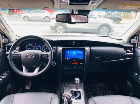 TOYOTA Hilux SW4 2.8 16V 4P SRX 4X4 7 LUGARES TURBO DIESEL AUTOMTICO, Foto 12