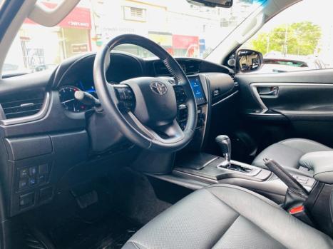 TOYOTA Hilux SW4 2.8 16V 4P SRX 4X4 7 LUGARES TURBO DIESEL AUTOMTICO, Foto 13