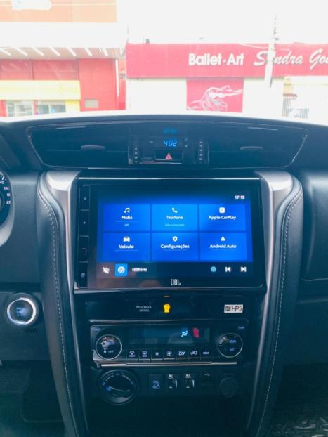 TOYOTA Hilux SW4 2.8 16V 4P SRX 4X4 7 LUGARES TURBO DIESEL AUTOMTICO, Foto 19