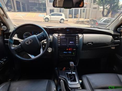 TOYOTA Hilux SW4 2.8 4P SRX 4X4 TURBO DIESEL AUTOMTICO, Foto 3