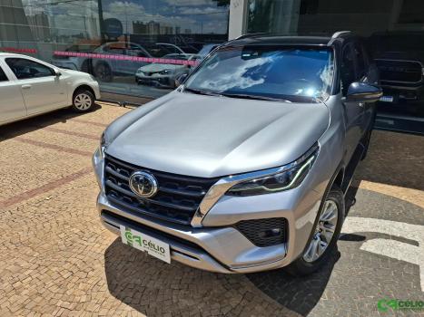 TOYOTA Hilux SW4 2.8 4P SRX 4X4 TURBO DIESEL AUTOMTICO, Foto 5