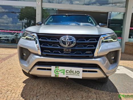 TOYOTA Hilux SW4 2.8 4P SRX 4X4 TURBO DIESEL AUTOMTICO, Foto 6