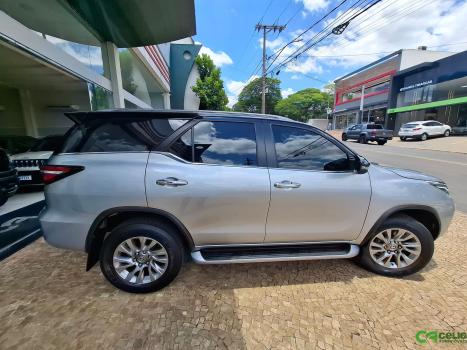 TOYOTA Hilux SW4 2.8 4P SRX 4X4 TURBO DIESEL AUTOMTICO, Foto 7