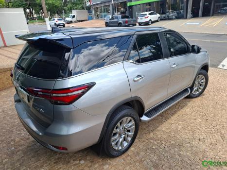 TOYOTA Hilux SW4 2.8 4P SRX 4X4 TURBO DIESEL AUTOMTICO, Foto 8