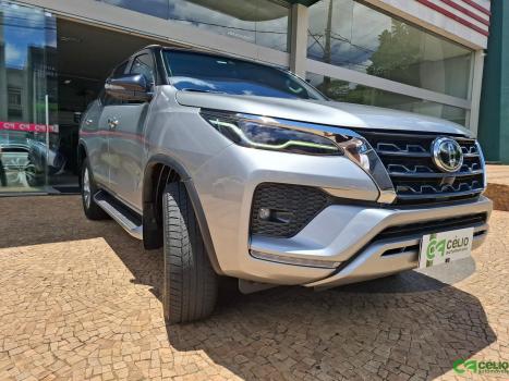 TOYOTA Hilux SW4 2.8 4P SRX 4X4 TURBO DIESEL AUTOMTICO, Foto 9