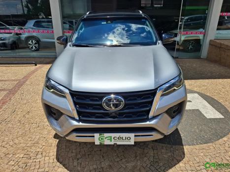 TOYOTA Hilux SW4 2.8 4P SRX 4X4 TURBO DIESEL AUTOMTICO, Foto 10