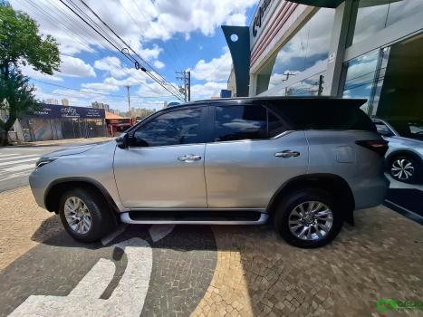 TOYOTA Hilux SW4 2.8 4P SRX 4X4 TURBO DIESEL AUTOMTICO, Foto 11