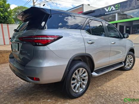 TOYOTA Hilux SW4 2.8 4P SRX 4X4 TURBO DIESEL AUTOMTICO, Foto 12