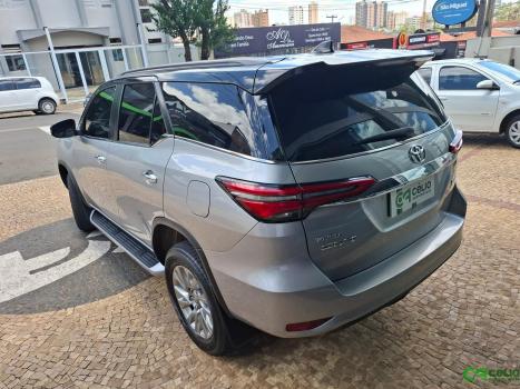 TOYOTA Hilux SW4 2.8 4P SRX 4X4 TURBO DIESEL AUTOMTICO, Foto 15