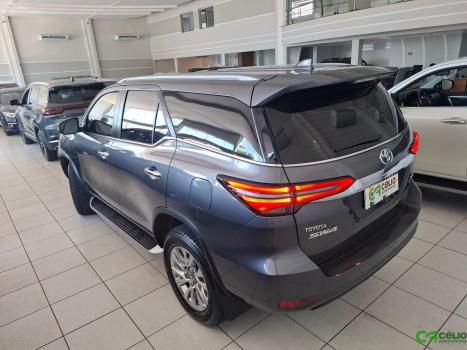 TOYOTA Hilux SW4 2.8 4P SRX 4X4 TURBO DIESEL AUTOMTICO, Foto 7