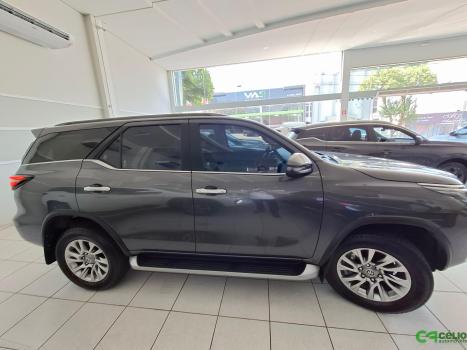 TOYOTA Hilux SW4 2.8 4P SRX 4X4 TURBO DIESEL AUTOMTICO, Foto 8