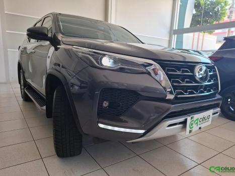 TOYOTA Hilux SW4 2.8 4P SRX 4X4 TURBO DIESEL AUTOMTICO, Foto 10