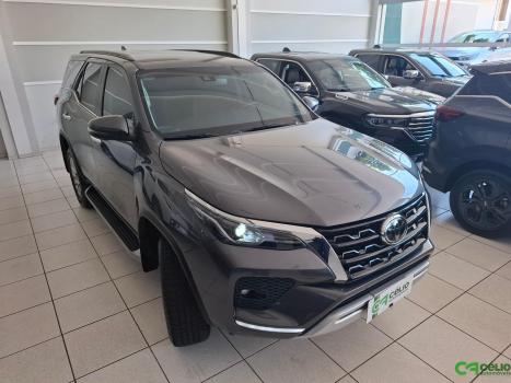 TOYOTA Hilux SW4 2.8 4P SRX 4X4 TURBO DIESEL AUTOMTICO, Foto 11