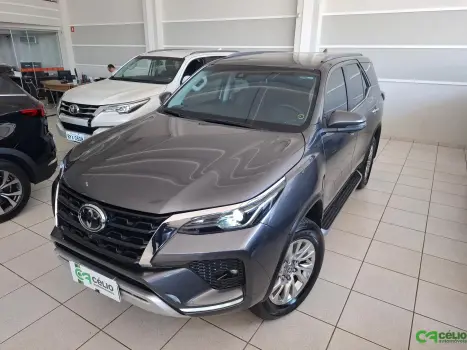 TOYOTA Hilux SW4 2.8 4P SRX 4X4 TURBO DIESEL AUTOMTICO, Foto 16