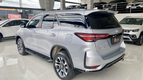 TOYOTA Hilux SW4 2.8 16V 4P SRX PLATINUM 4X4 7 LUGARES TURBO DIESEL AUTOMTICO, Foto 2