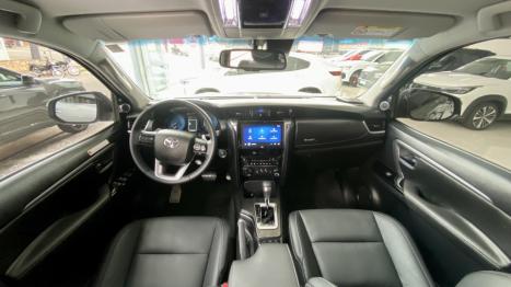 TOYOTA Hilux SW4 2.8 16V 4P SRX PLATINUM 4X4 7 LUGARES TURBO DIESEL AUTOMTICO, Foto 8