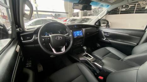 TOYOTA Hilux SW4 2.8 16V 4P SRX PLATINUM 4X4 7 LUGARES TURBO DIESEL AUTOMTICO, Foto 9