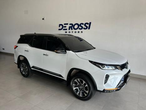 TOYOTA Hilux SW4 2.8 4P SRX 4X4 DIAMOND 7 LUGARES TURBO DIESEL AUTOMTICO, Foto 1