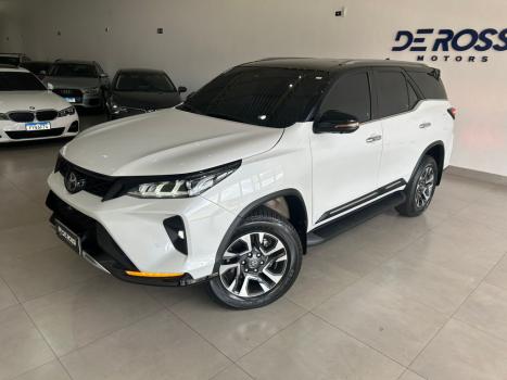 TOYOTA Hilux SW4 2.8 4P SRX 4X4 DIAMOND 7 LUGARES TURBO DIESEL AUTOMTICO, Foto 3