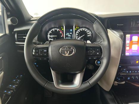 TOYOTA Hilux SW4 2.8 4P SRX 4X4 DIAMOND 7 LUGARES TURBO DIESEL AUTOMTICO, Foto 7