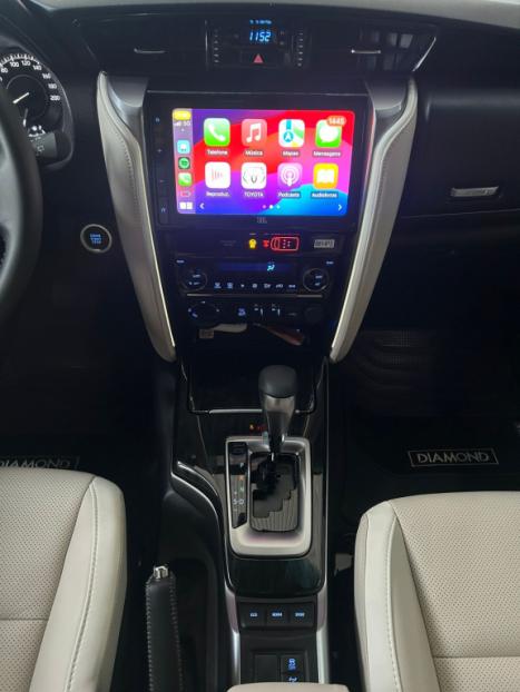 TOYOTA Hilux SW4 2.8 4P SRX 4X4 DIAMOND 7 LUGARES TURBO DIESEL AUTOMTICO, Foto 8