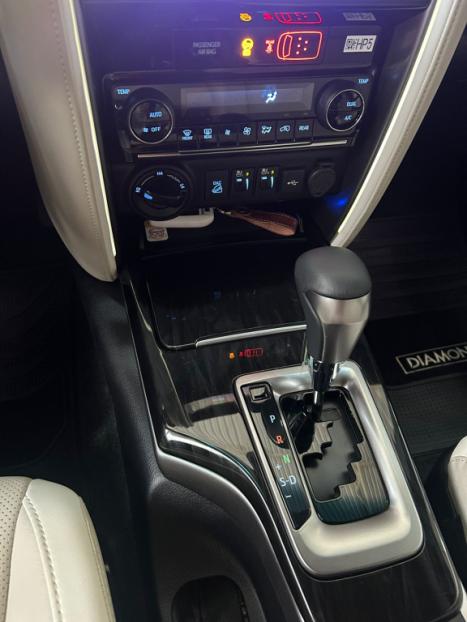 TOYOTA Hilux SW4 2.8 4P SRX 4X4 DIAMOND 7 LUGARES TURBO DIESEL AUTOMTICO, Foto 9